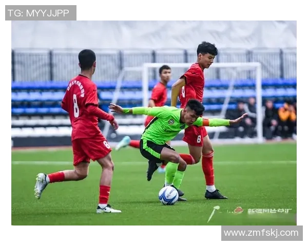 足球明星在绿茵场上尽显风采的高清踢球瞬间图片集锦